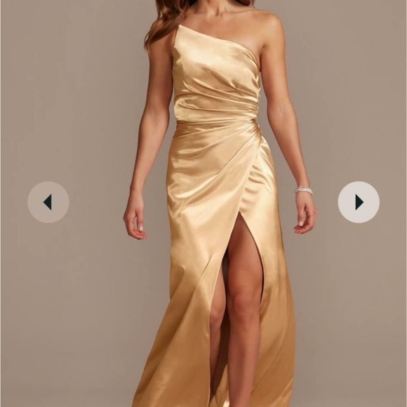 Night gown - Picture 1 of 3